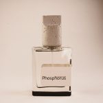 عطر فسفوروس Phosphorus با طراحی مدرن و درب خاص بتنی برند کلار