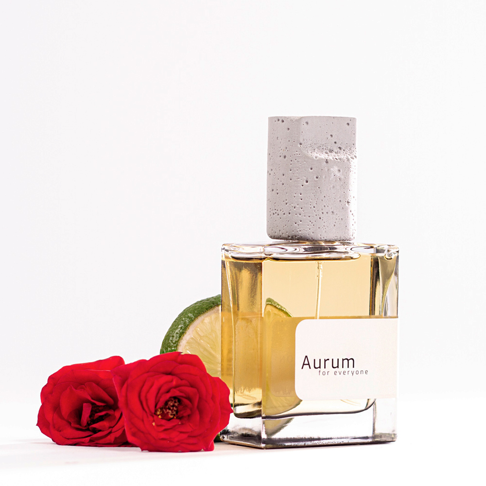 عطر اُوروم کلار 50 میل با رایحه لوکس شرقی–چوبی و نت‌های لیمو، لوندر، رز، دارچین، چوب صندل و کهربا