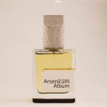 بطری عطر آرسنیکوم آلبوم Kelar سایز 50 میل با طراحی مینیمال و رایحه‌ای گرم و اشرافی