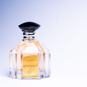 عطر کیمیاگر ضاصاری ZASSARI با رایحه گرم، تلخ، ادویه‌ای و عودی