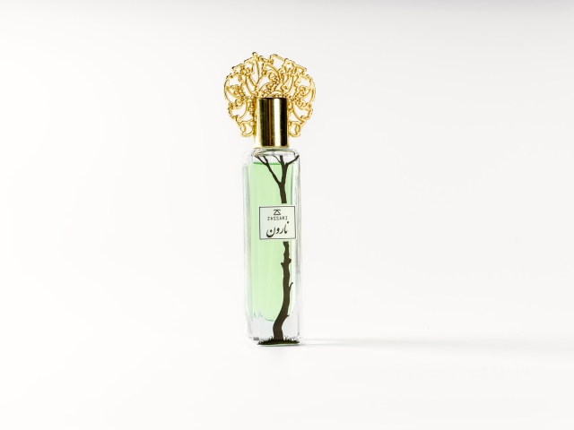 عطر نارون ضاصاری ZASSARI با رایحه چوبی و مرکباتی