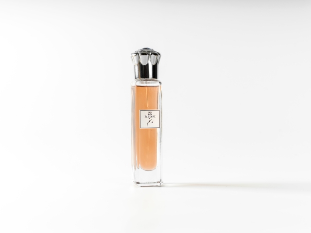 نمای عطر رُستم ZASSARI با آکورد دریایی، چوب مرطوب و نت‌های میوه‌ای